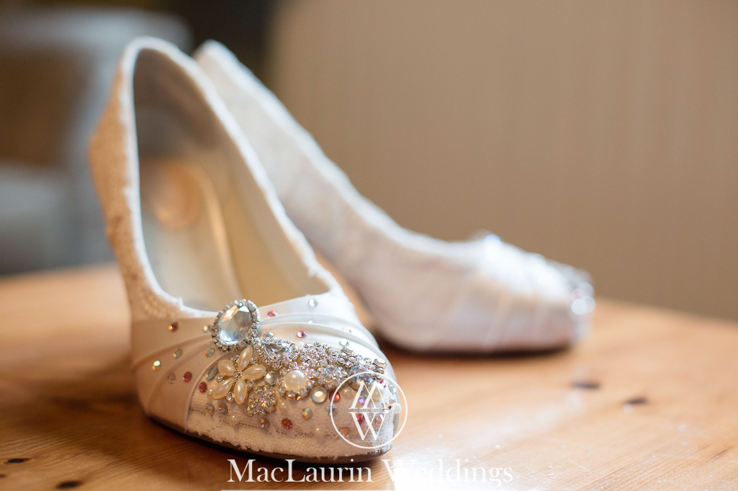 wedding hat and lovely smile, scotland wedding hat and guest with lovely smile, scotland