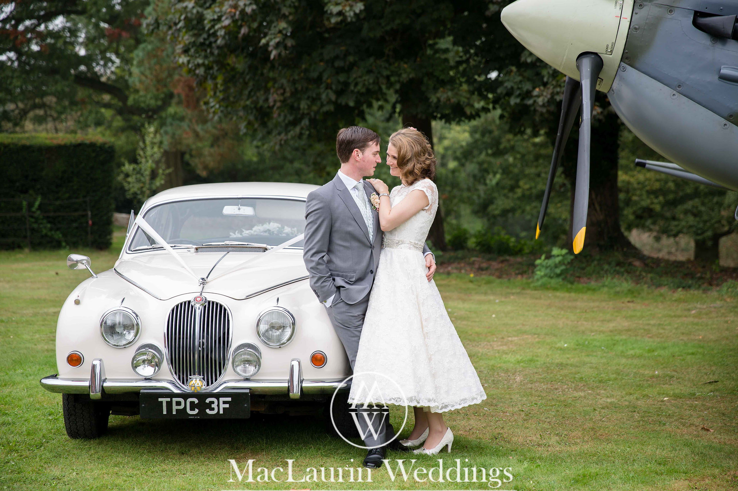 wedding hat and lovely smile, scotland wedding hat and guest with lovely smile, scotland