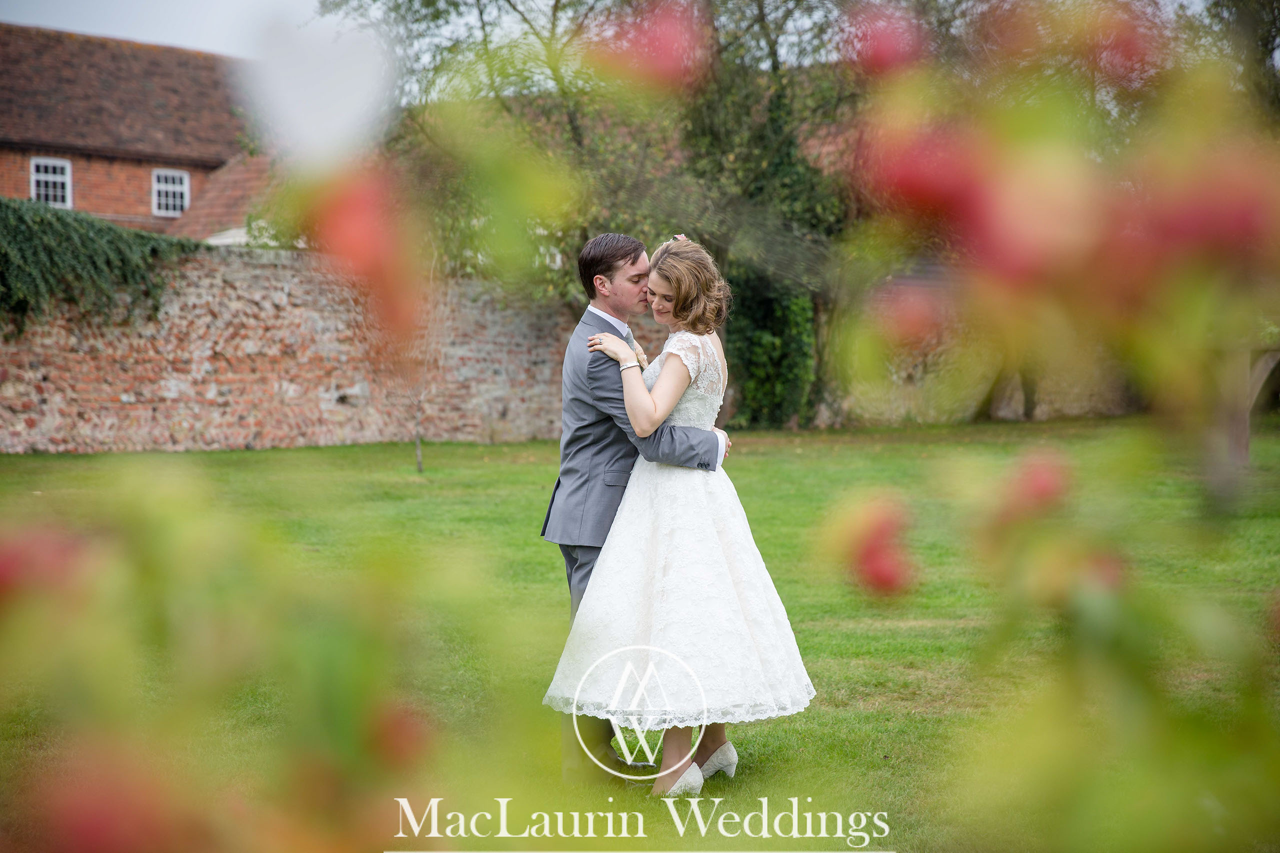 wedding hat and lovely smile, scotland wedding hat and guest with lovely smile, scotland