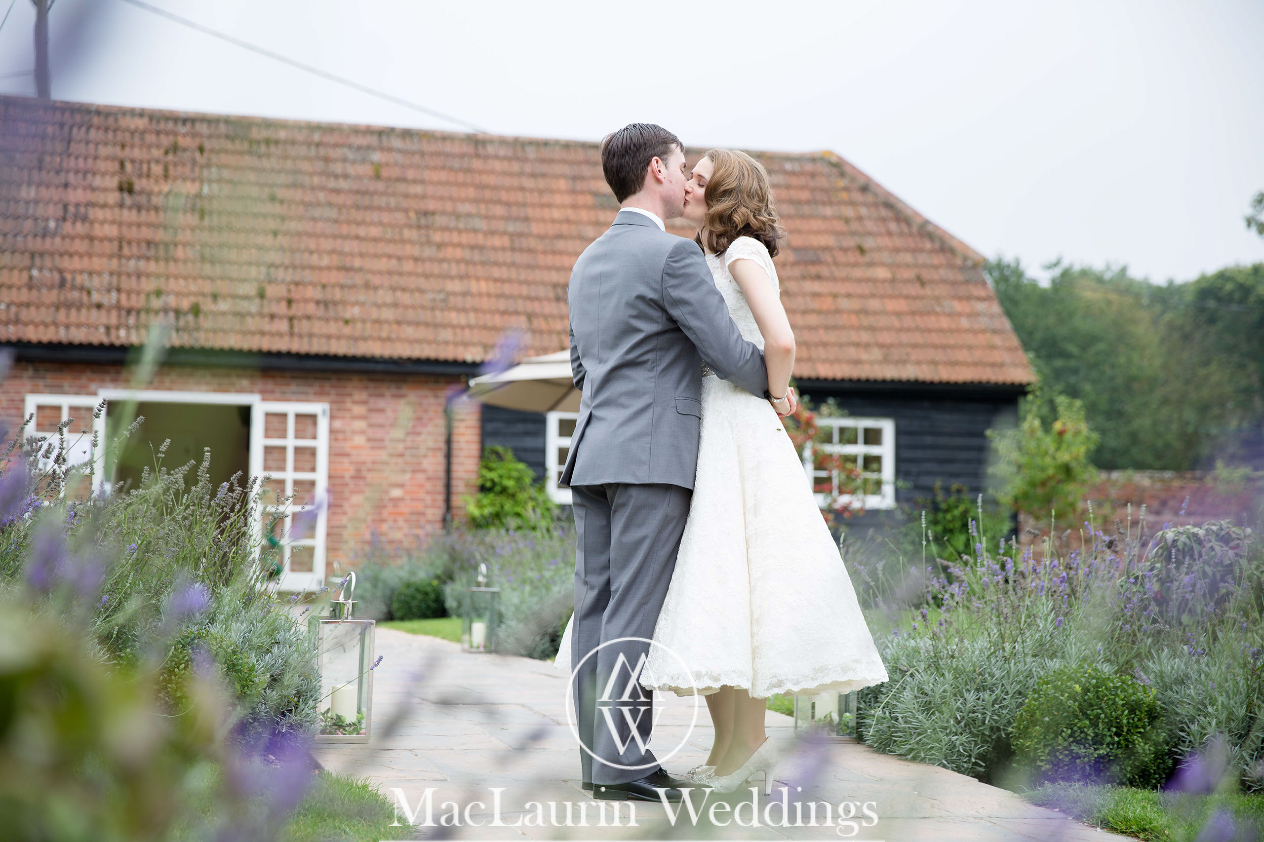 wedding hat and lovely smile, scotland wedding hat and guest with lovely smile, scotland