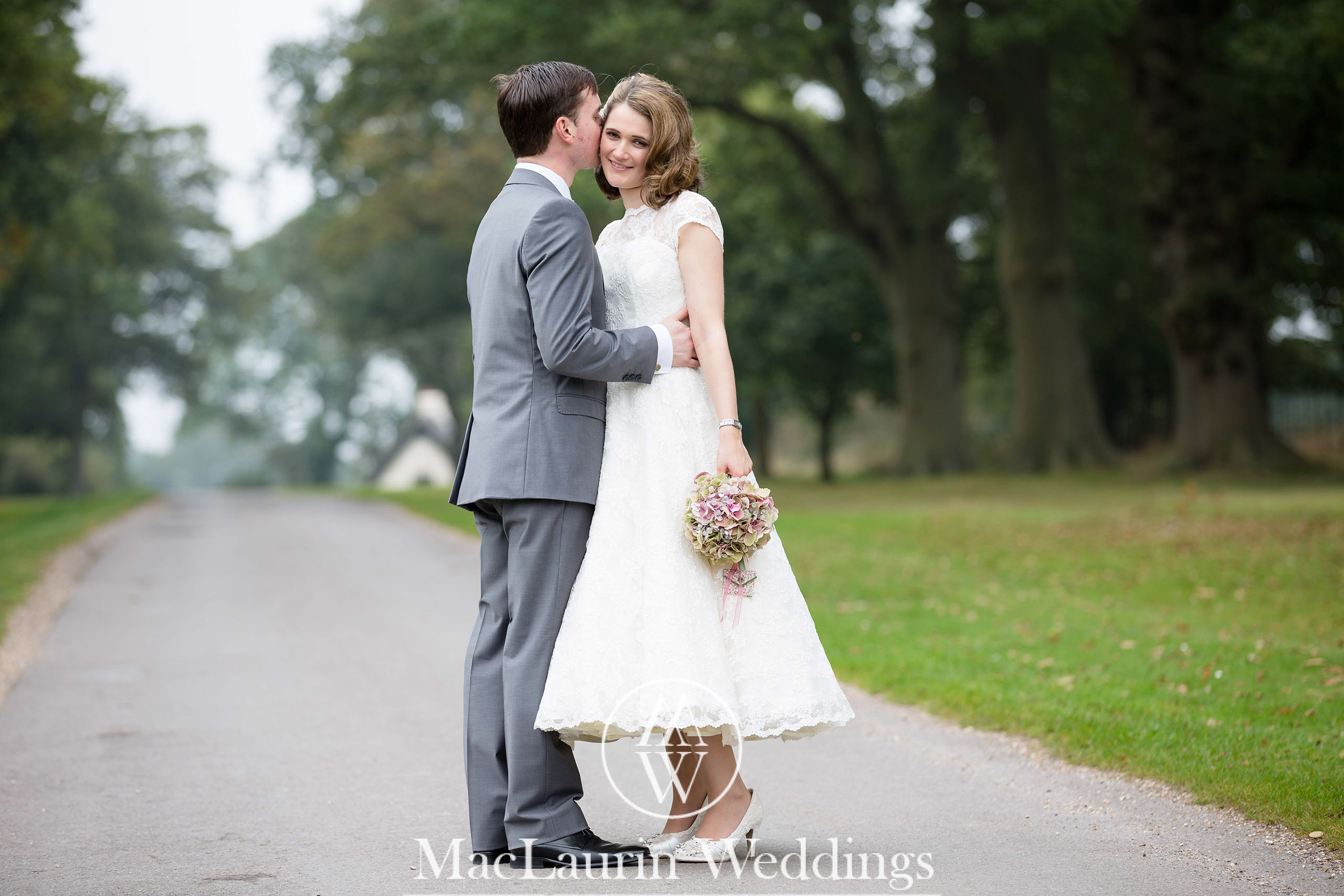 wedding hat and lovely smile, scotland wedding hat and guest with lovely smile, scotland