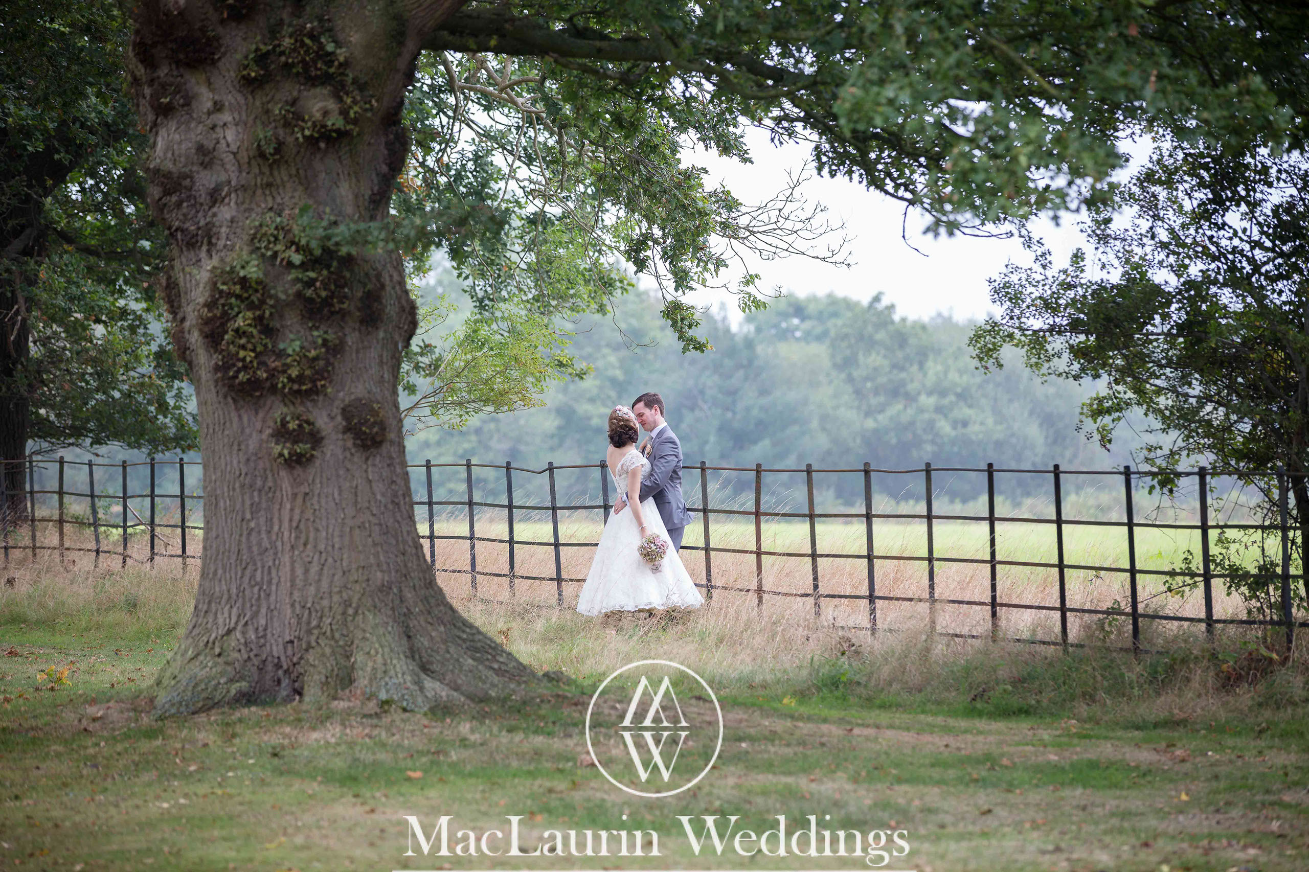 wedding hat and lovely smile, scotland wedding hat and guest with lovely smile, scotland