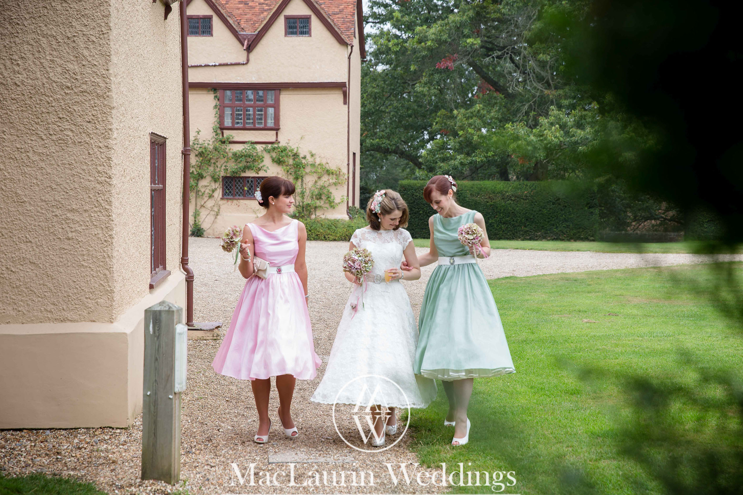 wedding hat and lovely smile, scotland wedding hat and guest with lovely smile, scotland