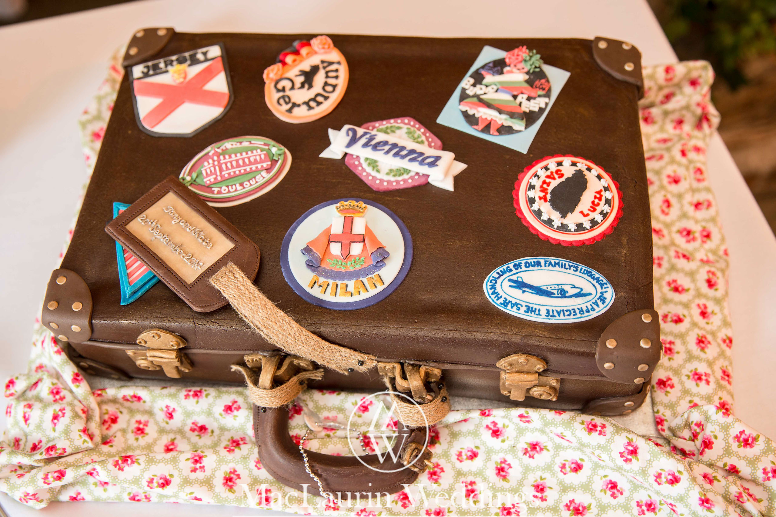 wedding hat and lovely smile, scotland wedding hat and guest with lovely smile, scotland