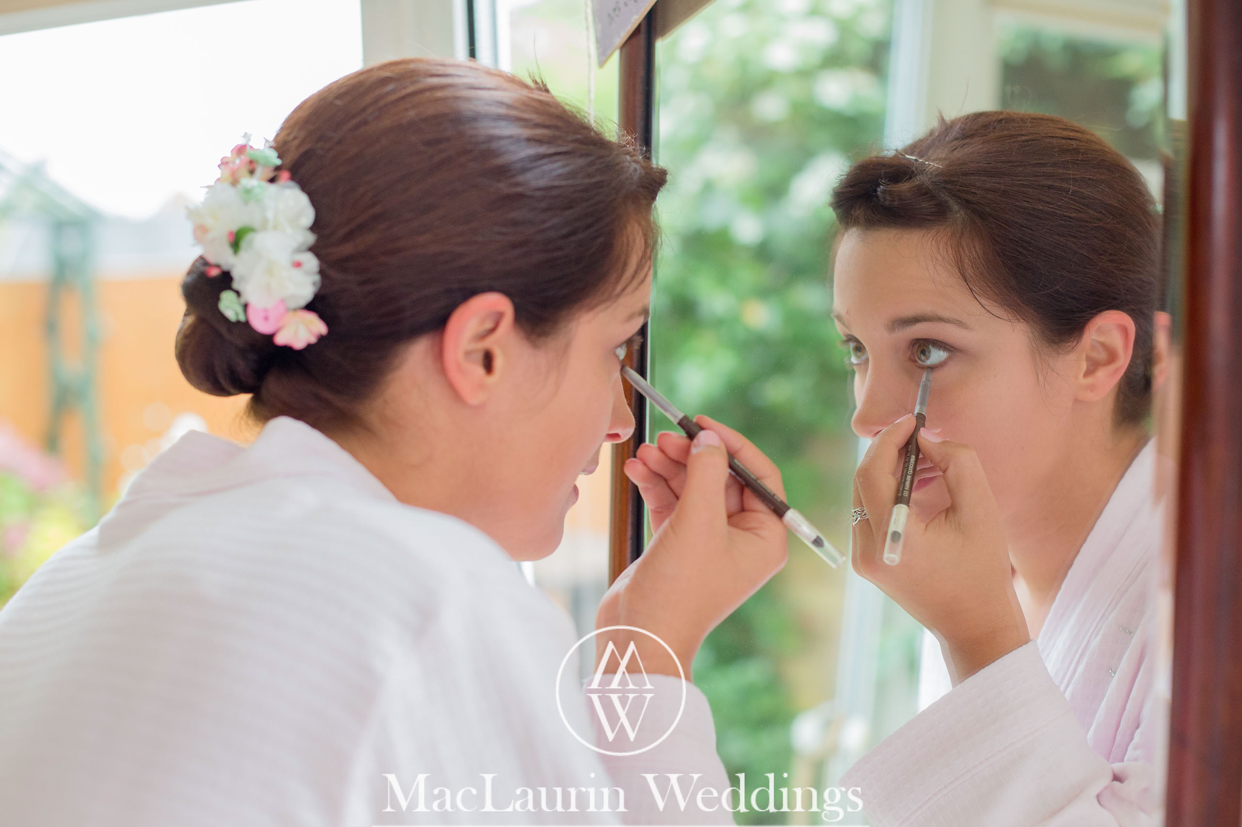 wedding hat and lovely smile, scotland wedding hat and guest with lovely smile, scotland