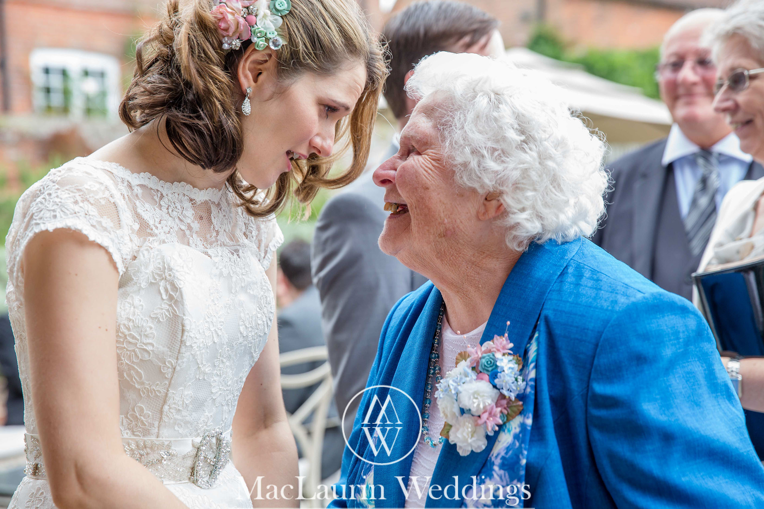 wedding hat and lovely smile, scotland wedding hat and guest with lovely smile, scotland