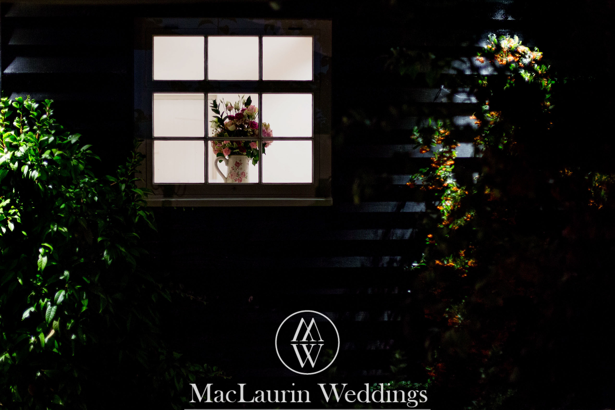 wedding hat and lovely smile, scotland wedding hat and guest with lovely smile, scotland