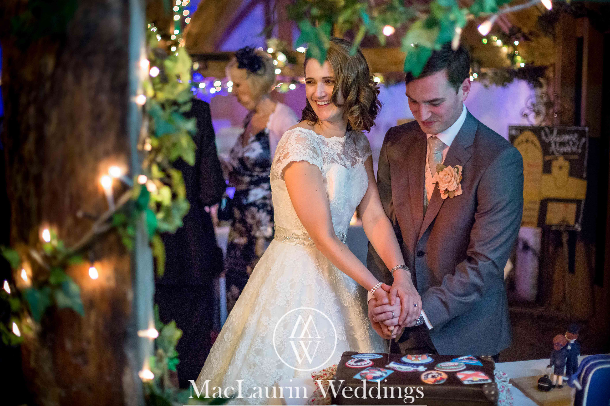 wedding hat and lovely smile, scotland wedding hat and guest with lovely smile, scotland