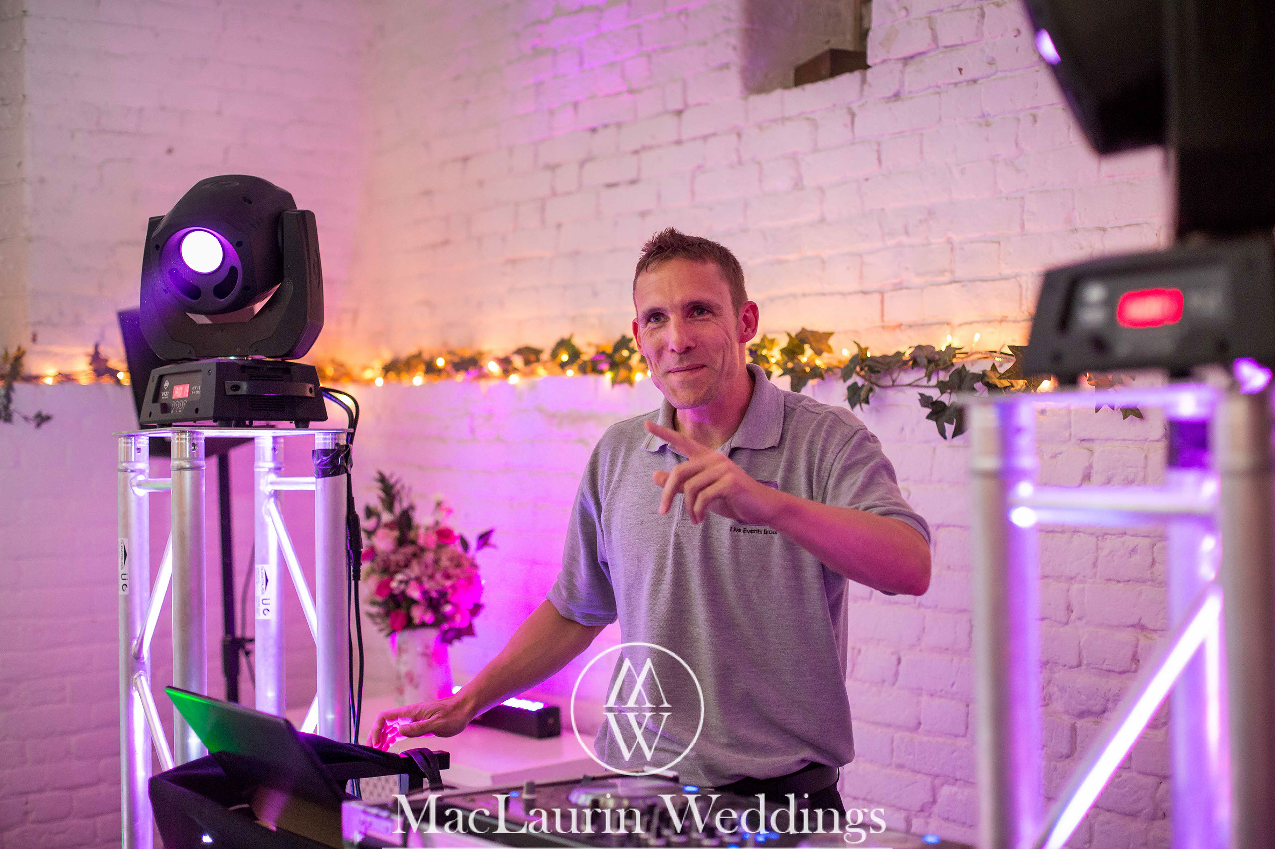 wedding hat and lovely smile, scotland wedding hat and guest with lovely smile, scotland