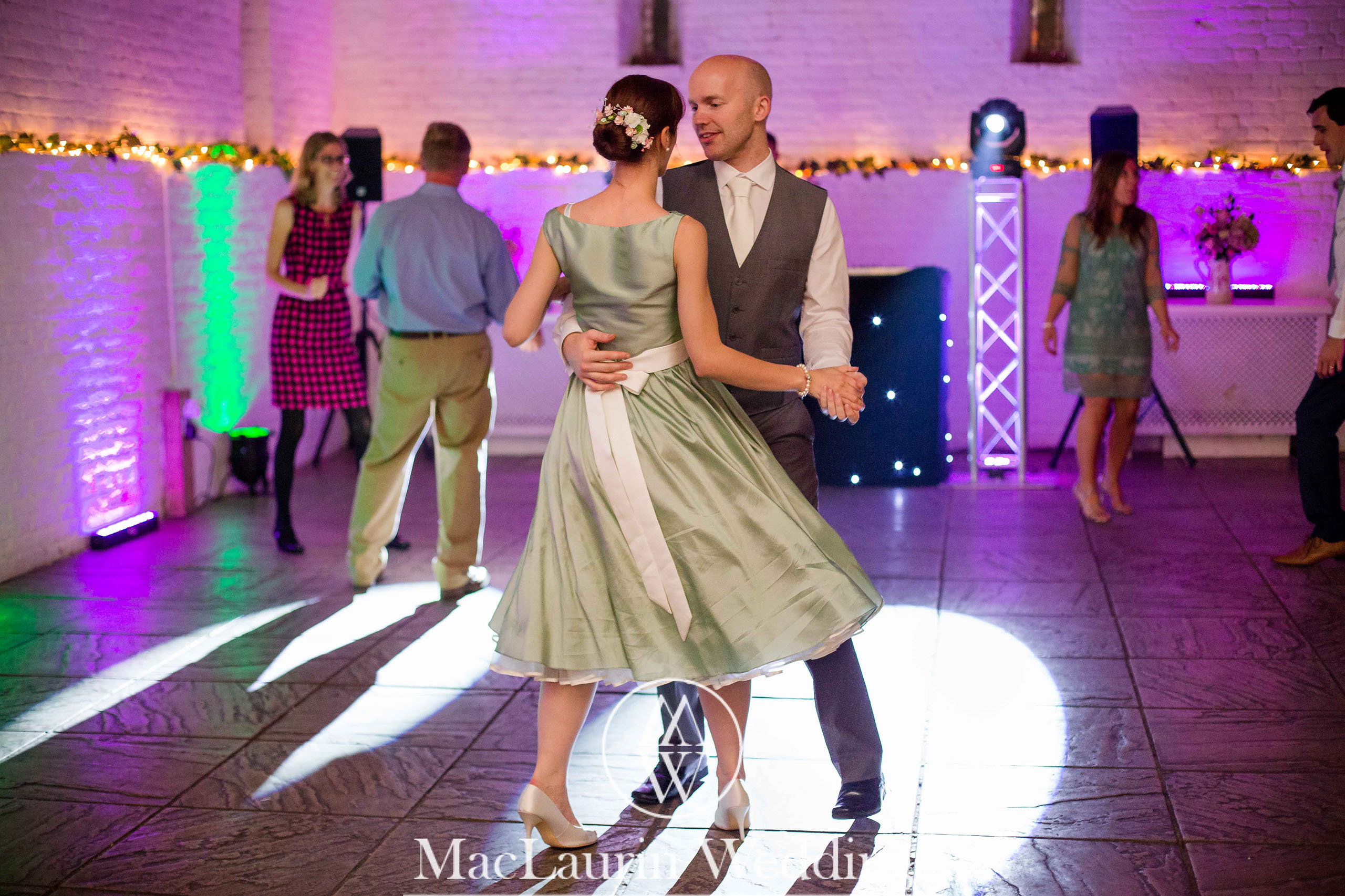 wedding hat and lovely smile, scotland wedding hat and guest with lovely smile, scotland