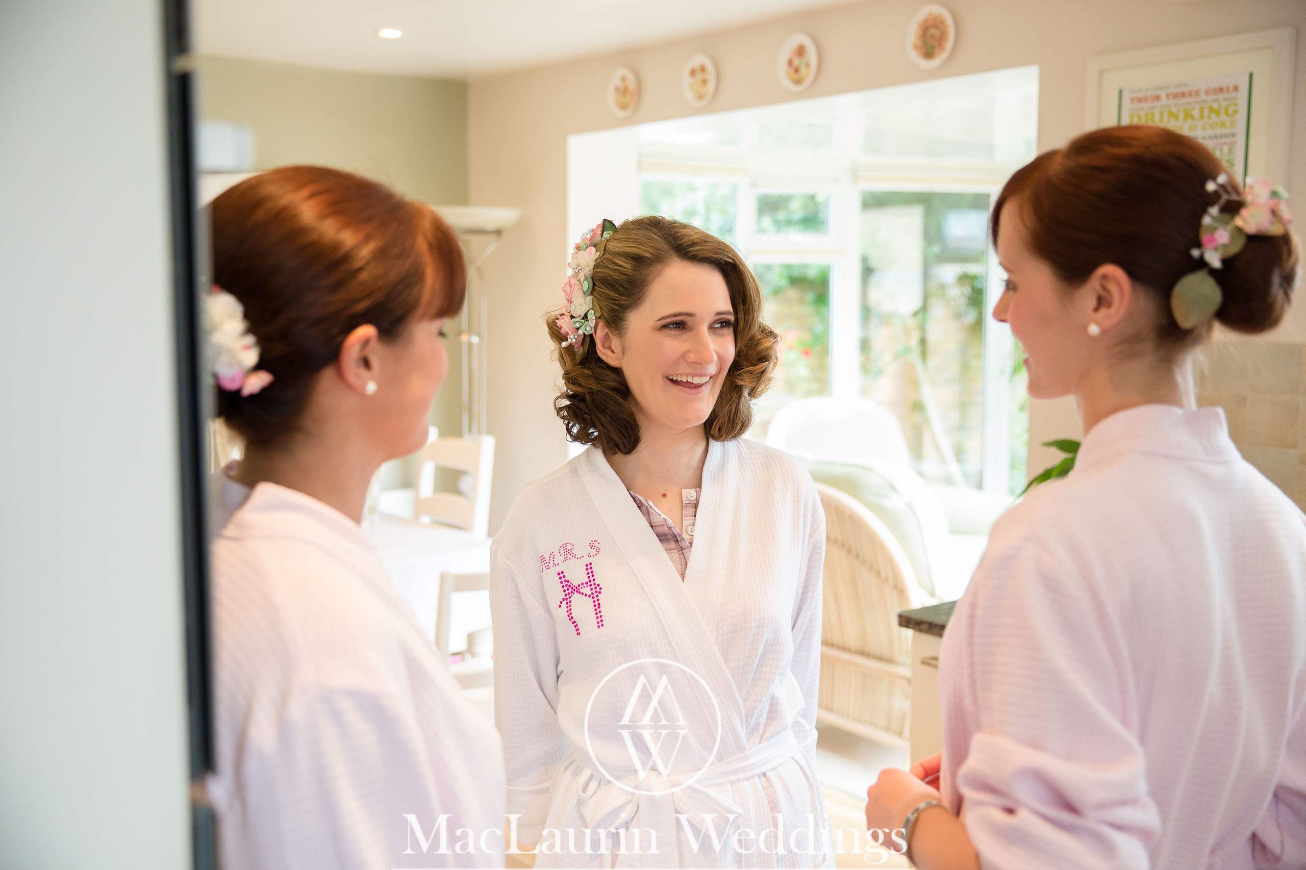 wedding hat and lovely smile, scotland wedding hat and guest with lovely smile, scotland