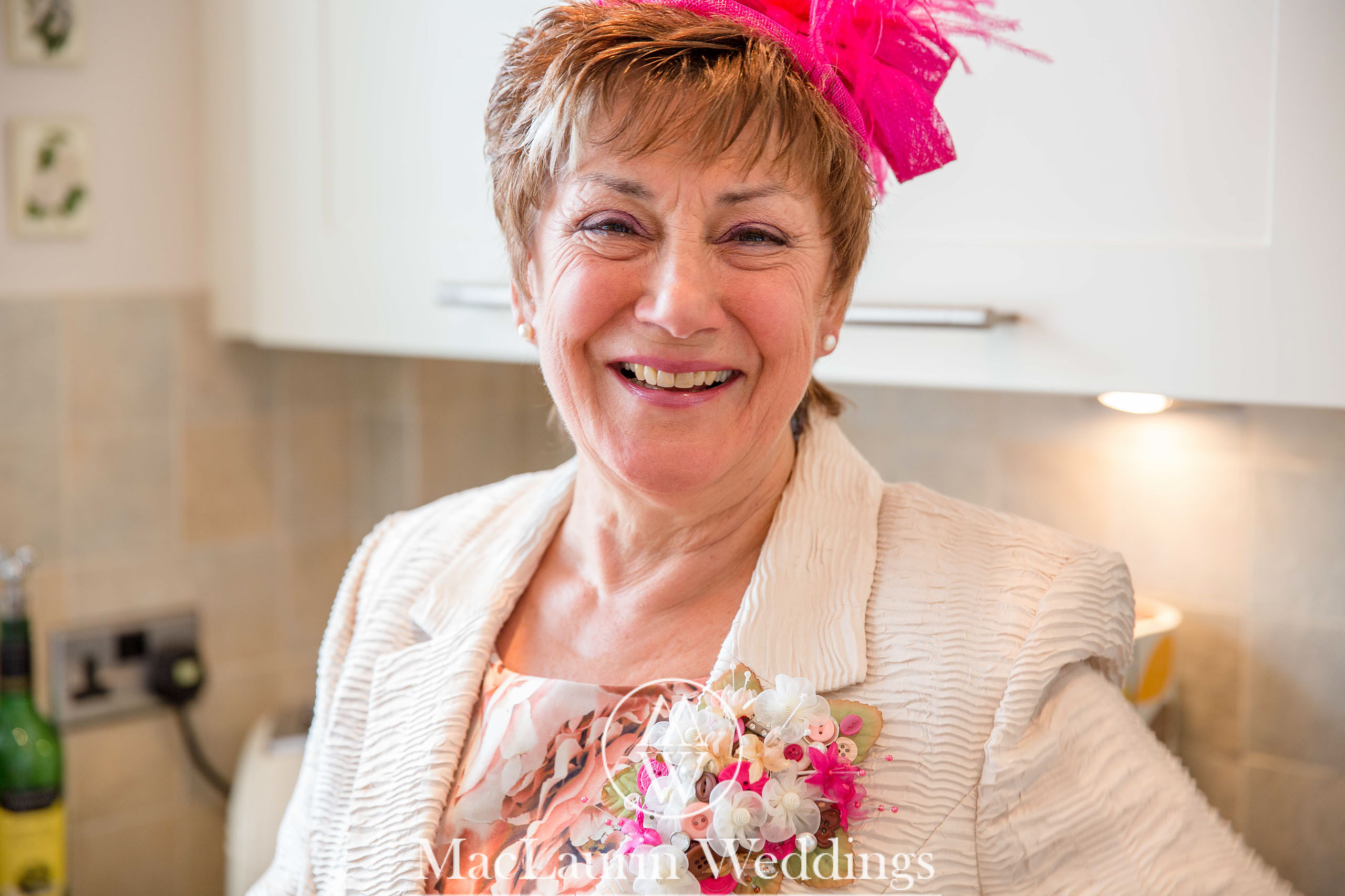 wedding hat and lovely smile, scotland wedding hat and guest with lovely smile, scotland