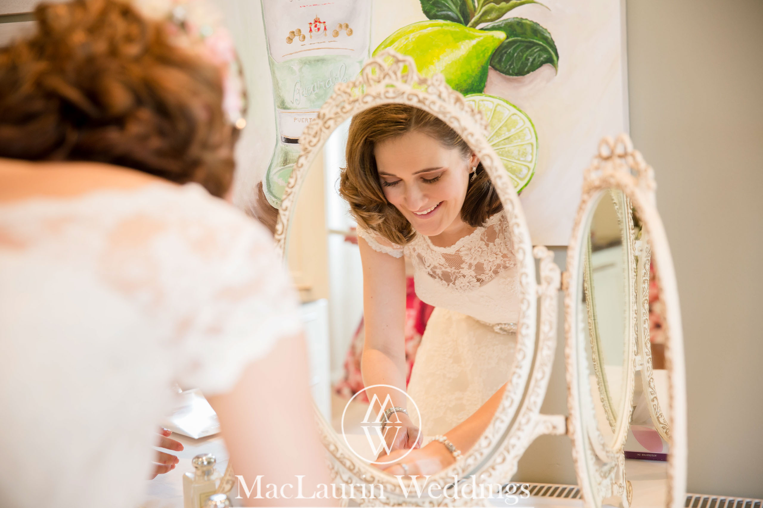 wedding hat and lovely smile, scotland wedding hat and guest with lovely smile, scotland