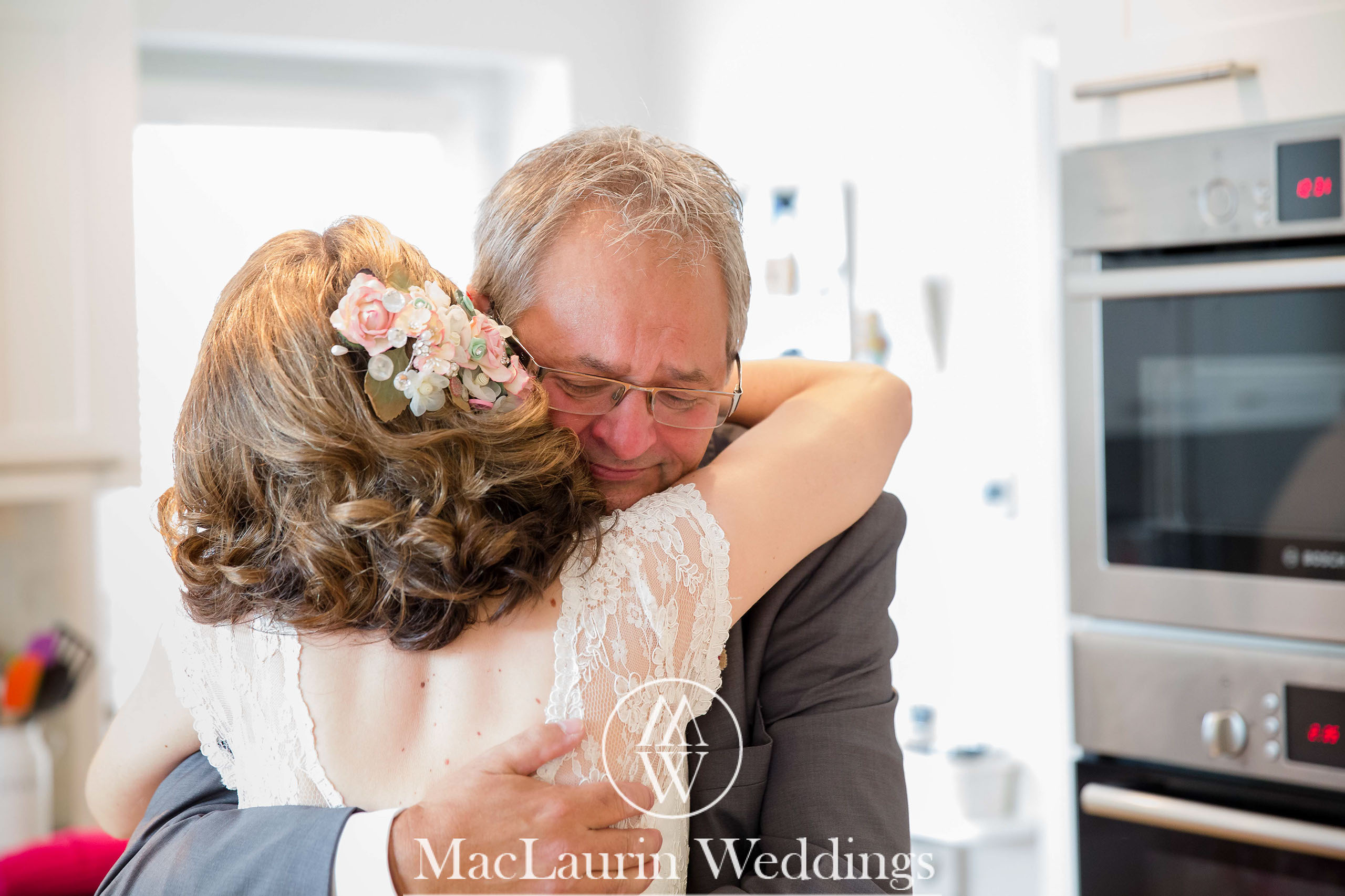wedding hat and lovely smile, scotland wedding hat and guest with lovely smile, scotland