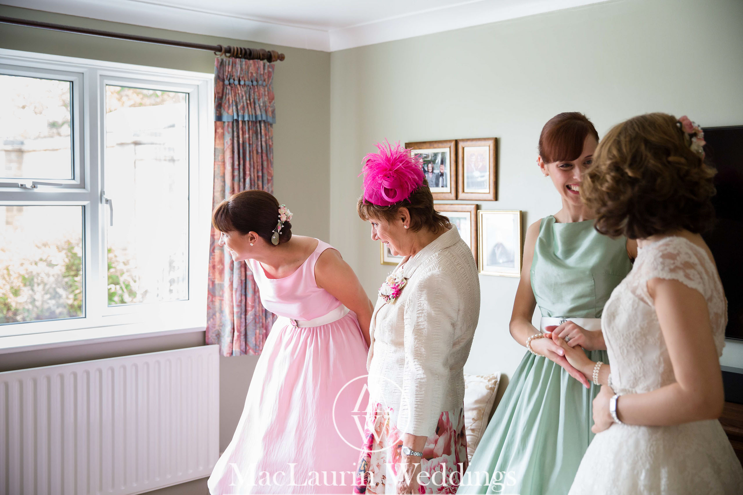 wedding hat and lovely smile, scotland wedding hat and guest with lovely smile, scotland