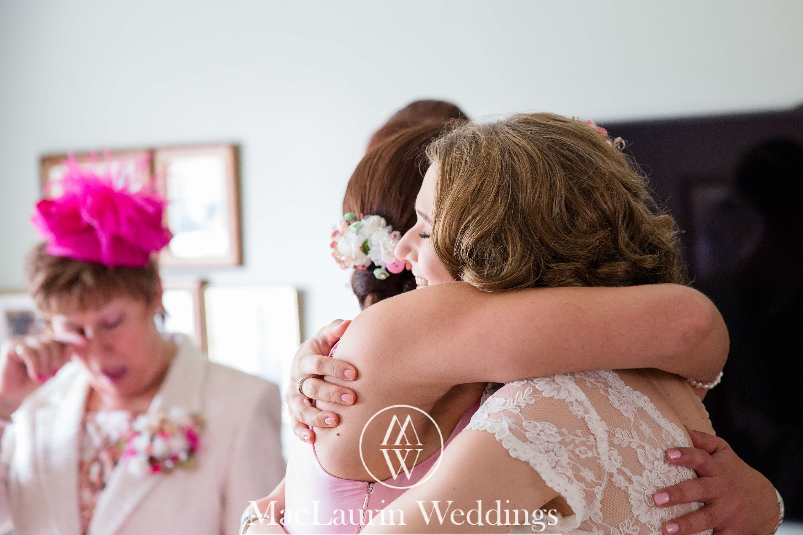 wedding hat and lovely smile, scotland wedding hat and guest with lovely smile, scotland