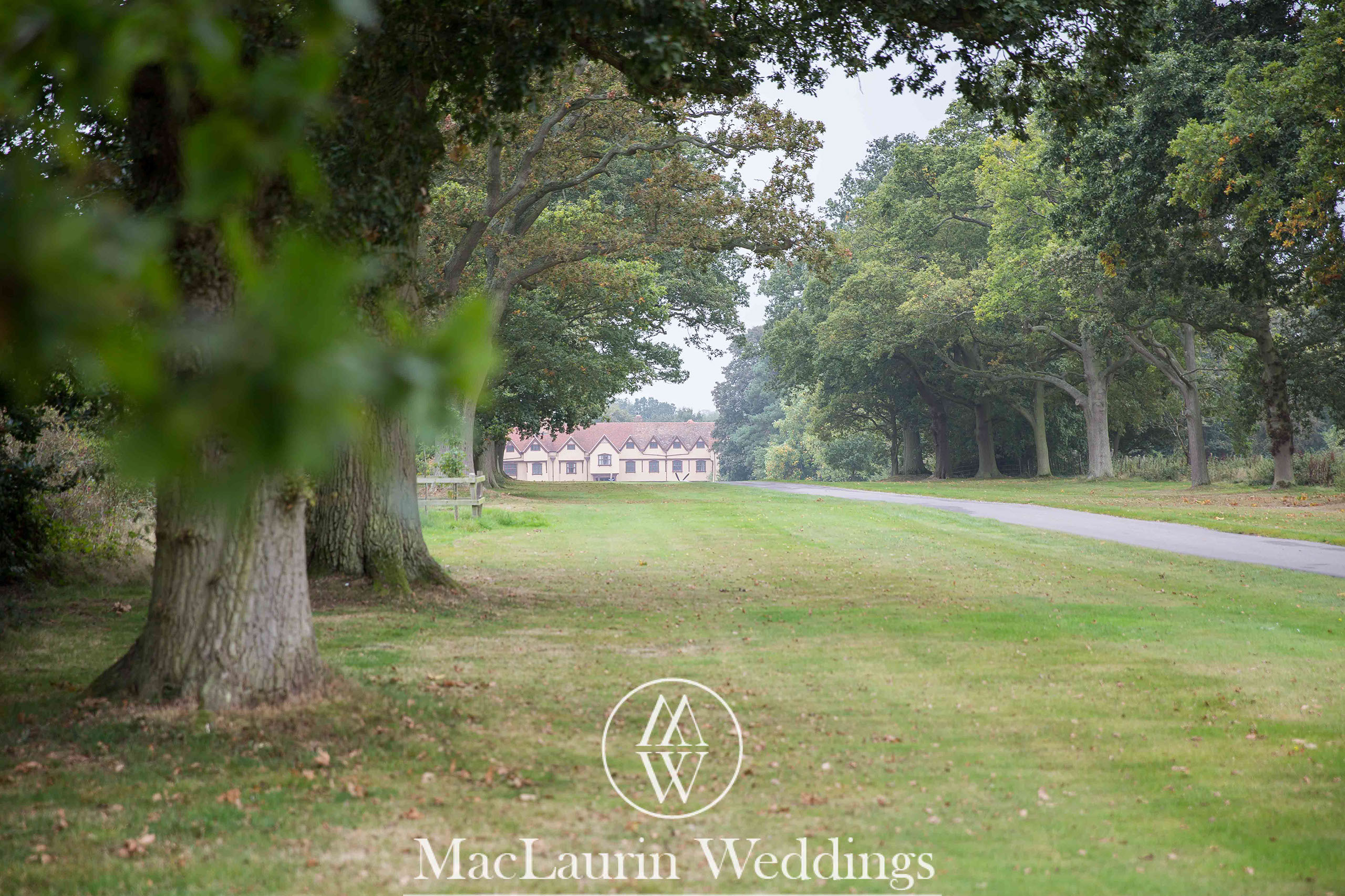 wedding hat and lovely smile, scotland wedding hat and guest with lovely smile, scotland