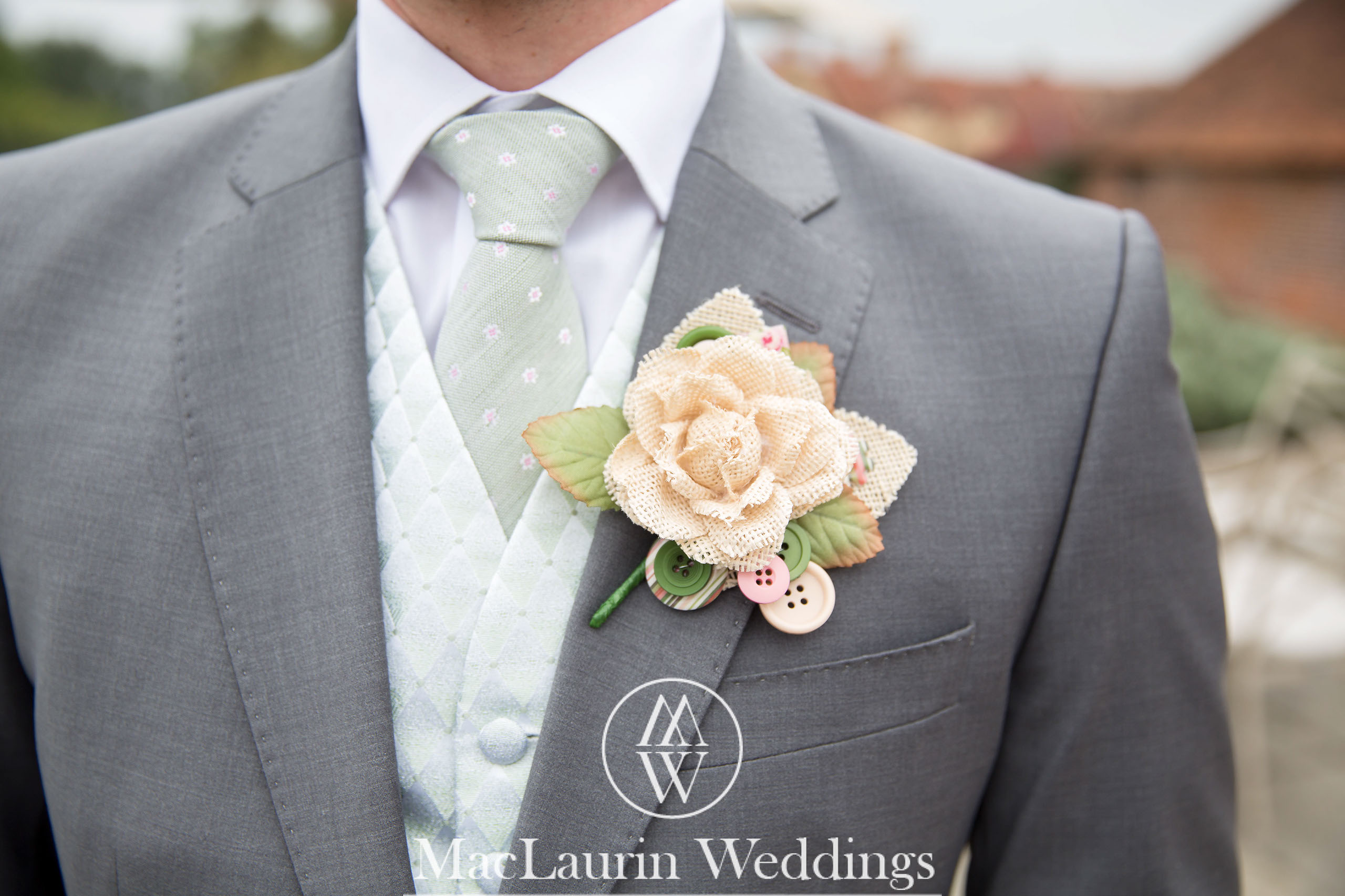 wedding hat and lovely smile, scotland wedding hat and guest with lovely smile, scotland