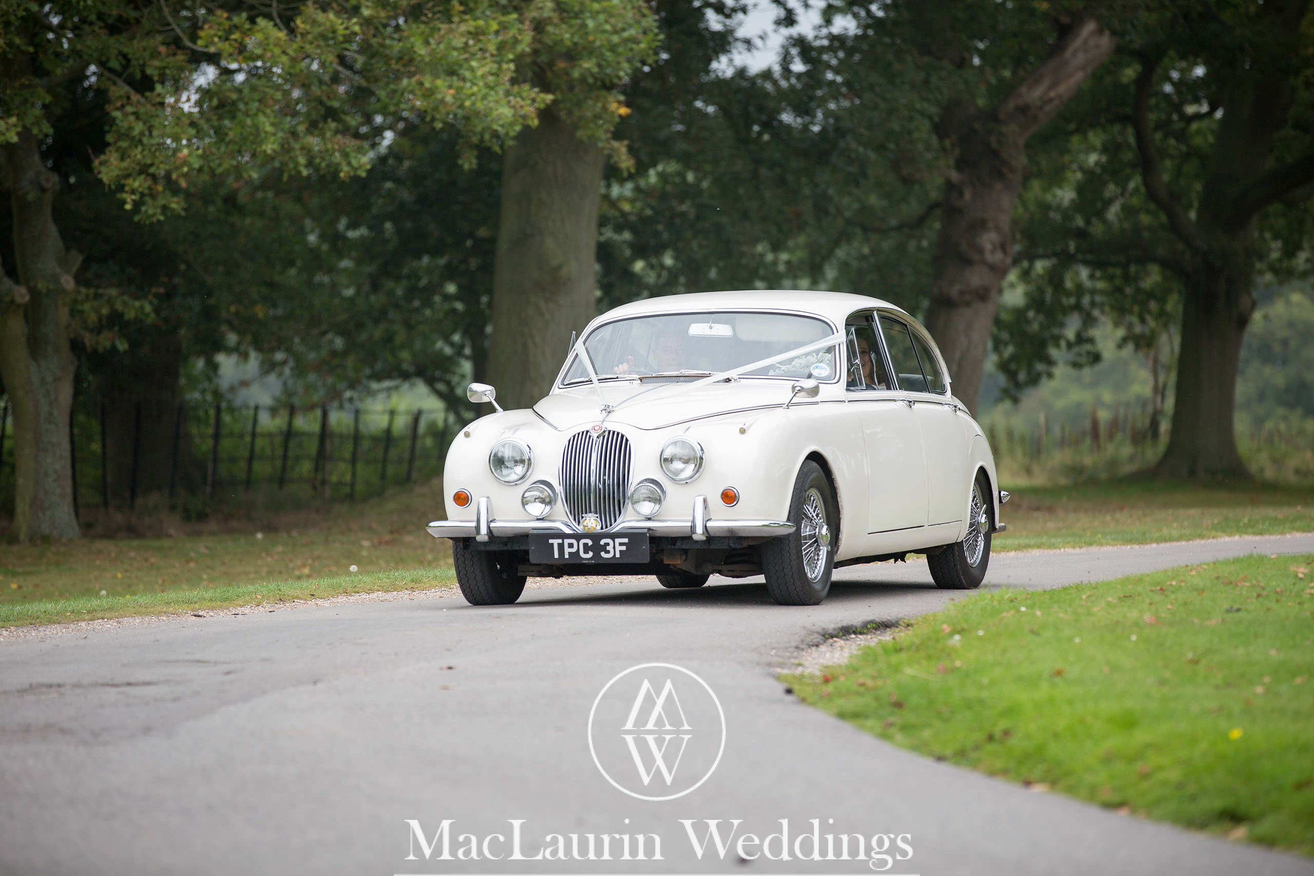 wedding hat and lovely smile, scotland wedding hat and guest with lovely smile, scotland