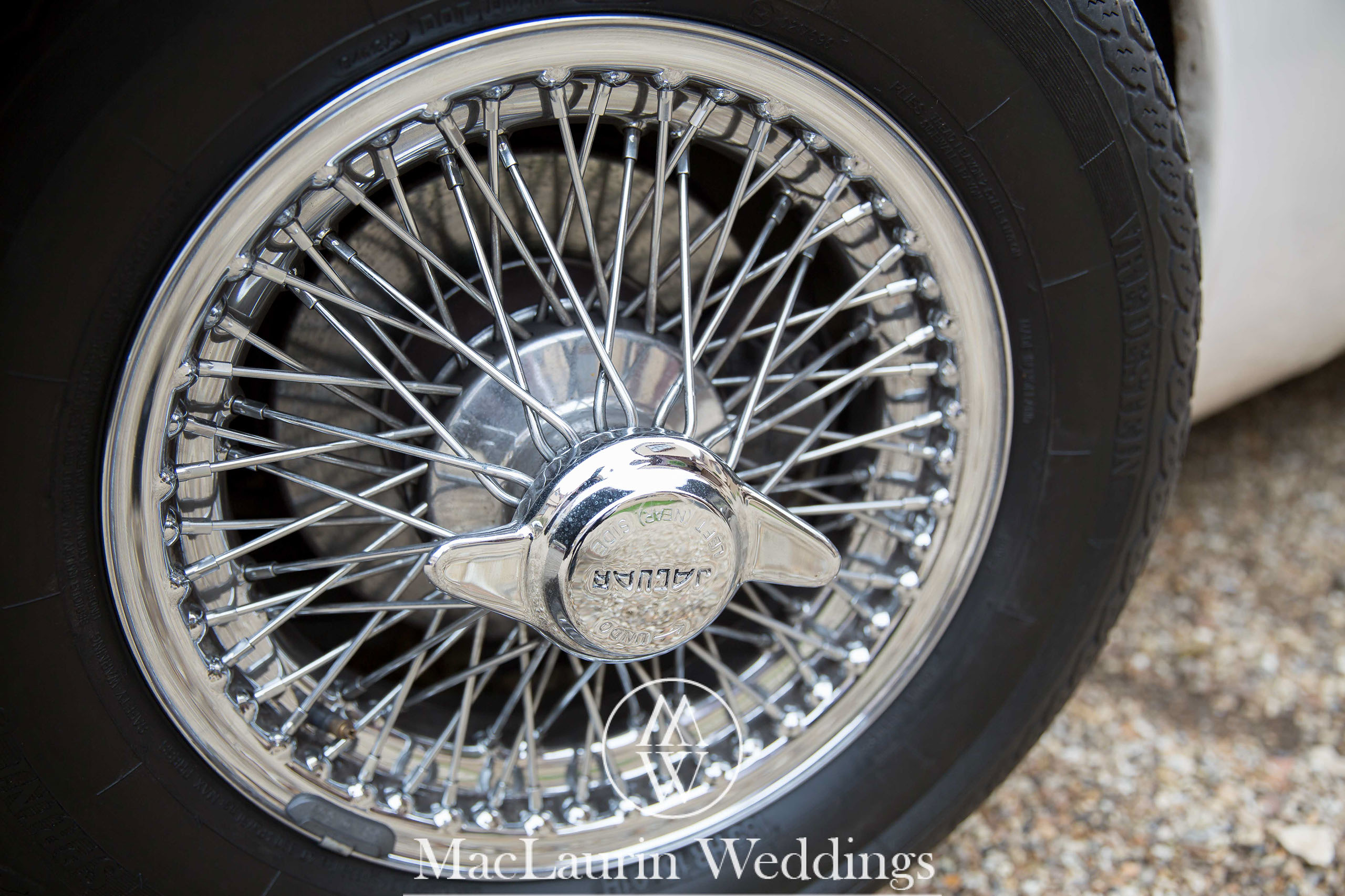 wedding hat and lovely smile, scotland wedding hat and guest with lovely smile, scotland