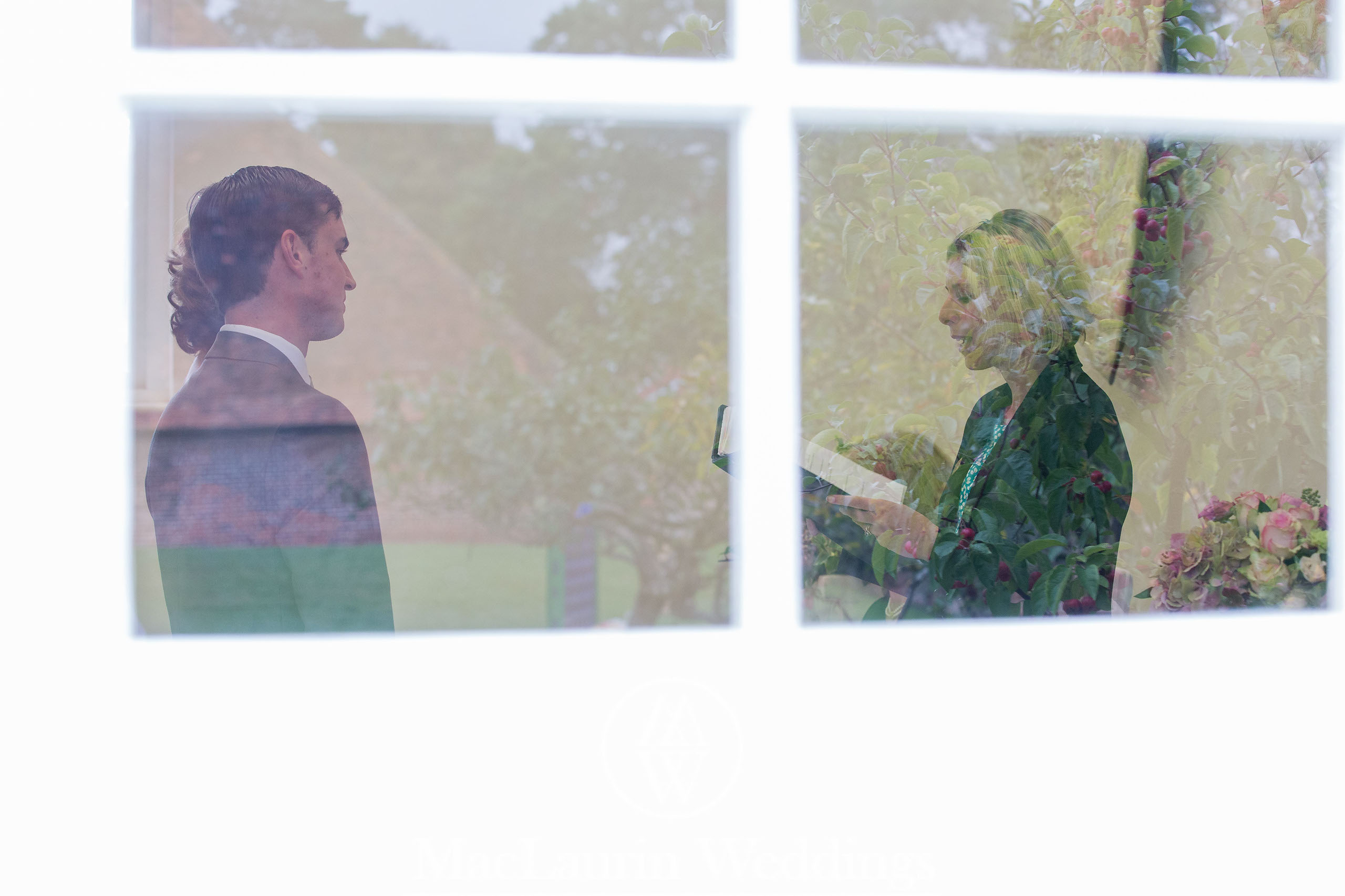 wedding hat and lovely smile, scotland wedding hat and guest with lovely smile, scotland