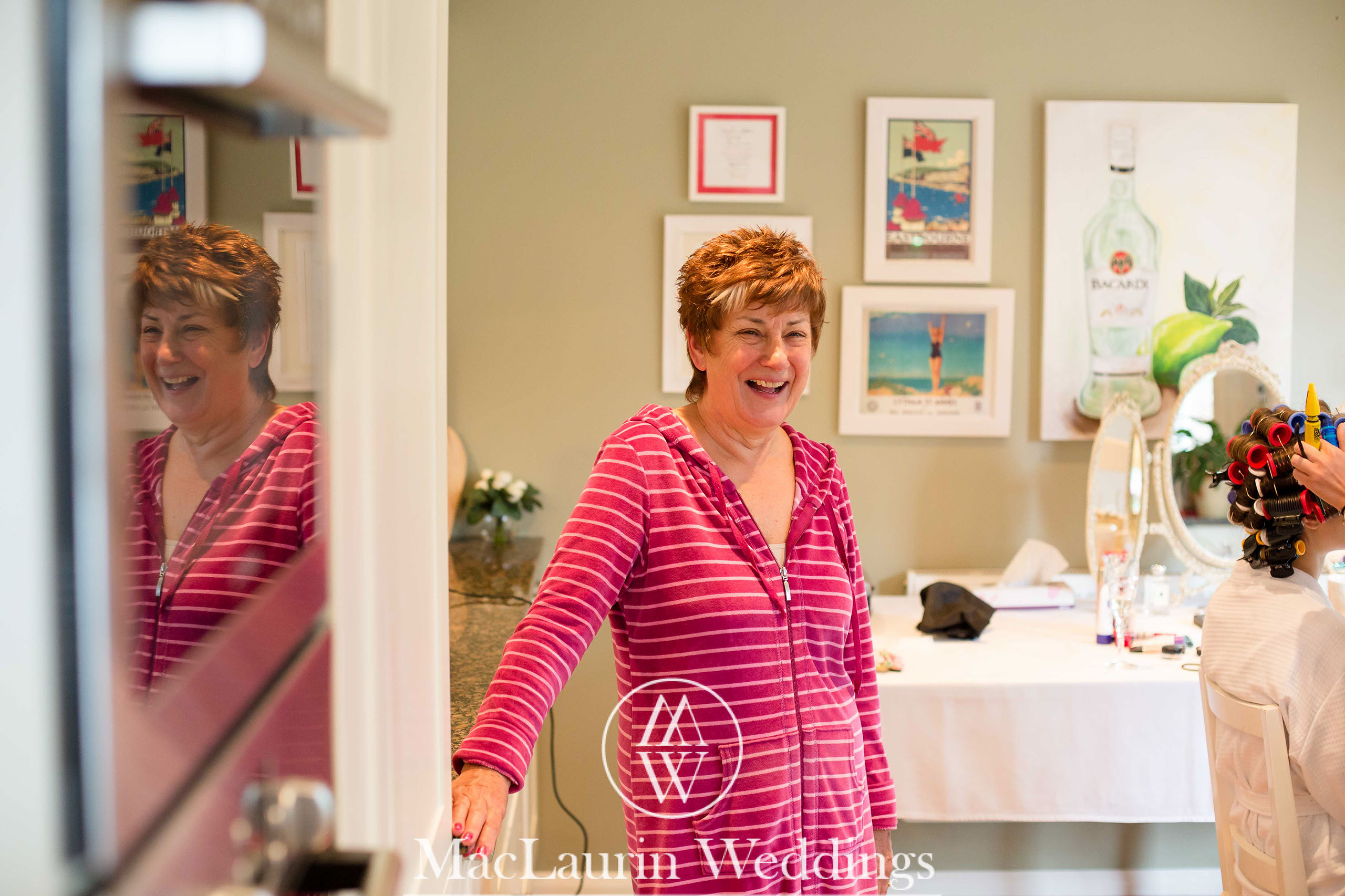 wedding hat and lovely smile, scotland wedding hat and guest with lovely smile, scotland