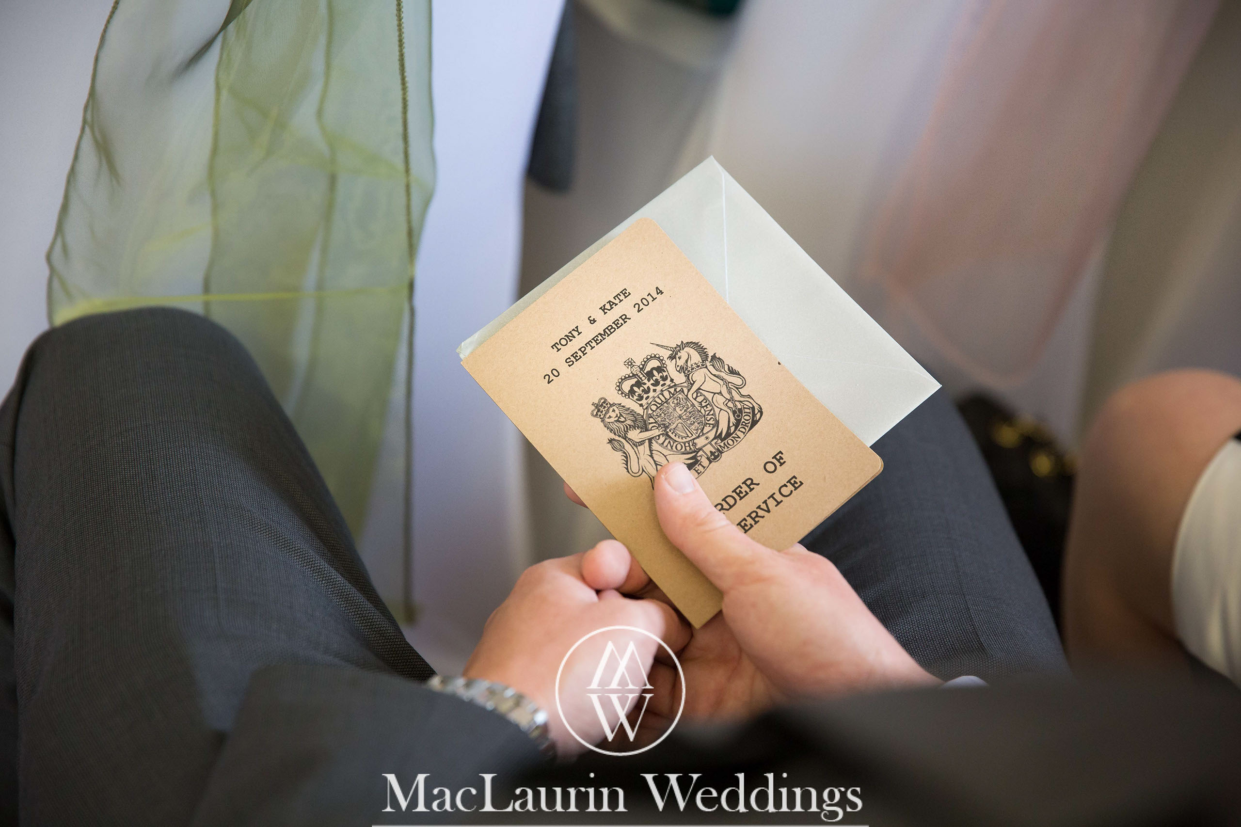 wedding hat and lovely smile, scotland wedding hat and guest with lovely smile, scotland