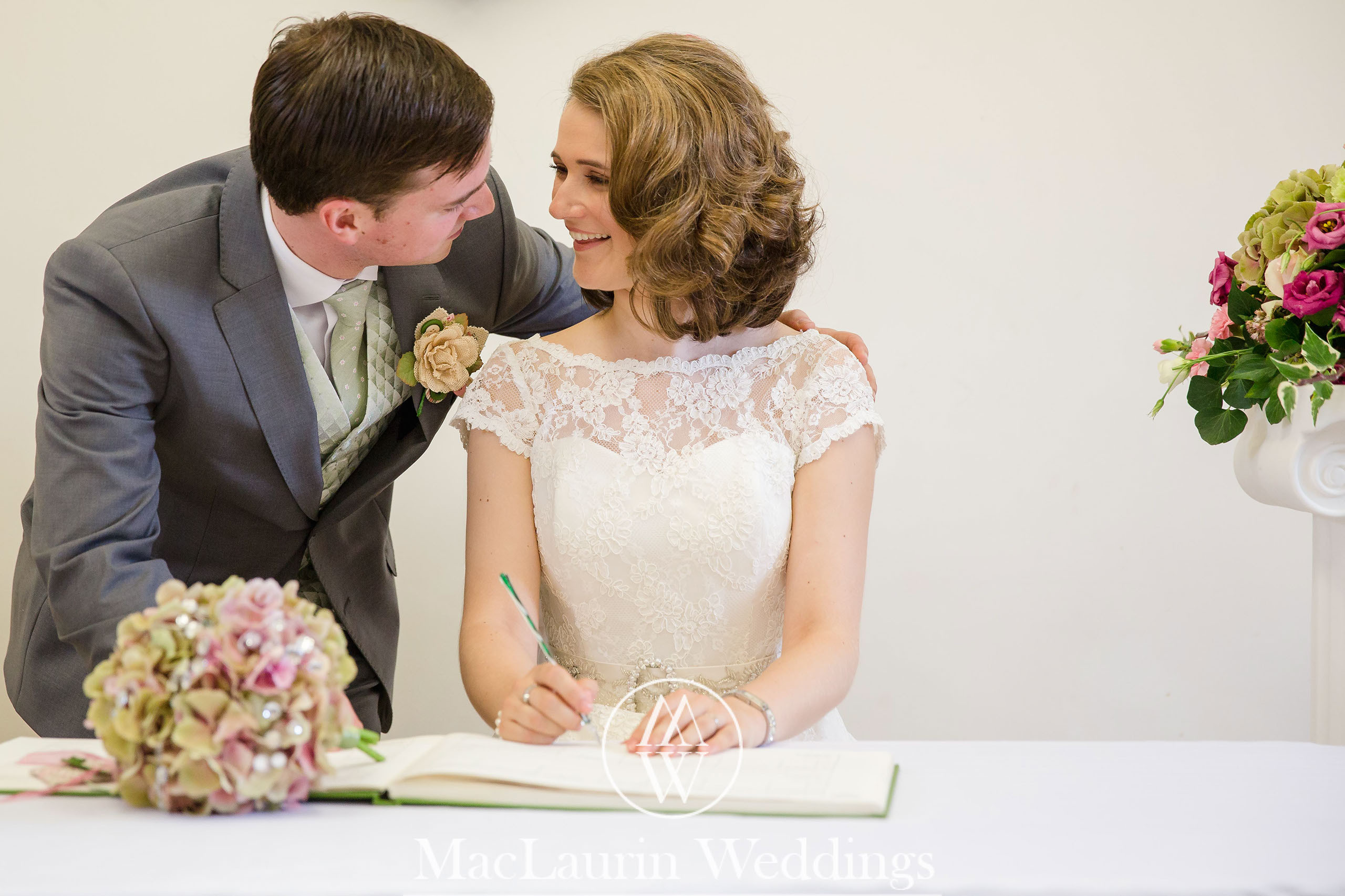 wedding hat and lovely smile, scotland wedding hat and guest with lovely smile, scotland