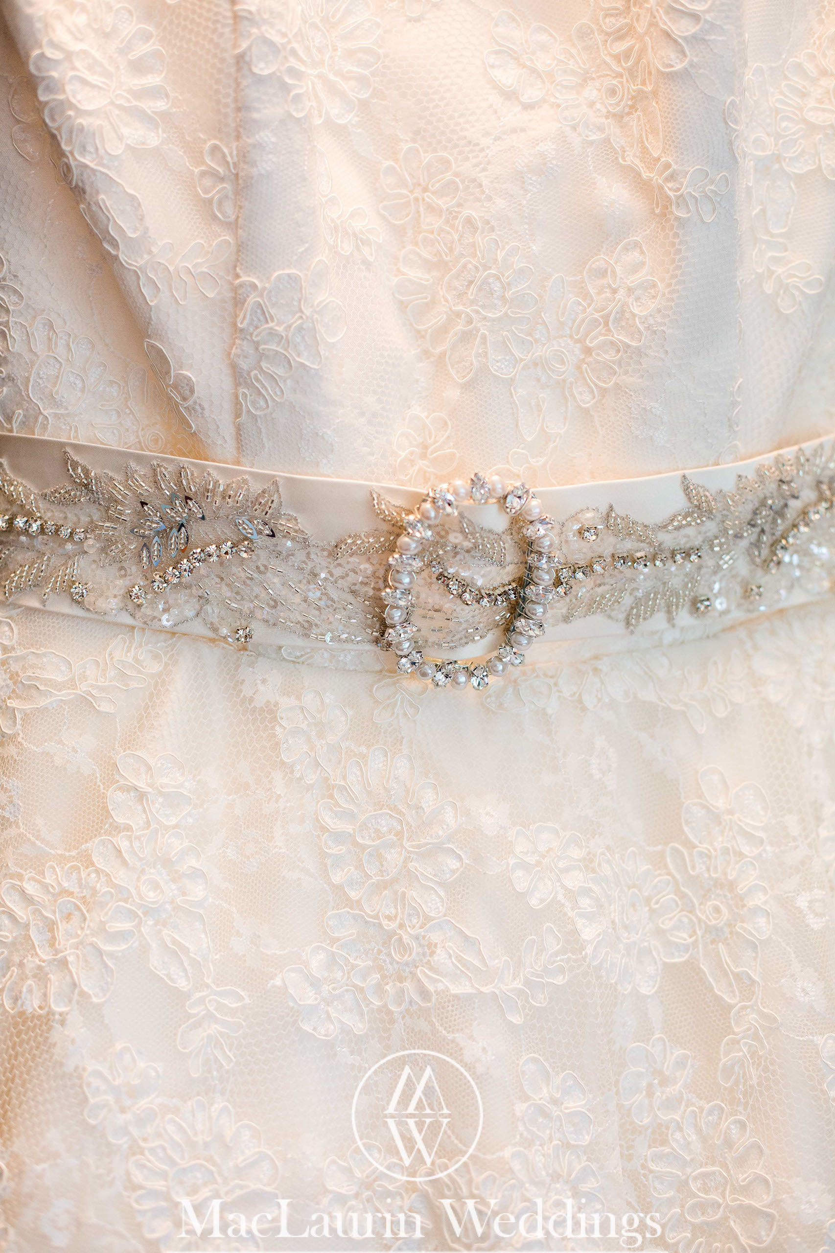 wedding hat and lovely smile, scotland wedding hat and guest with lovely smile, scotland