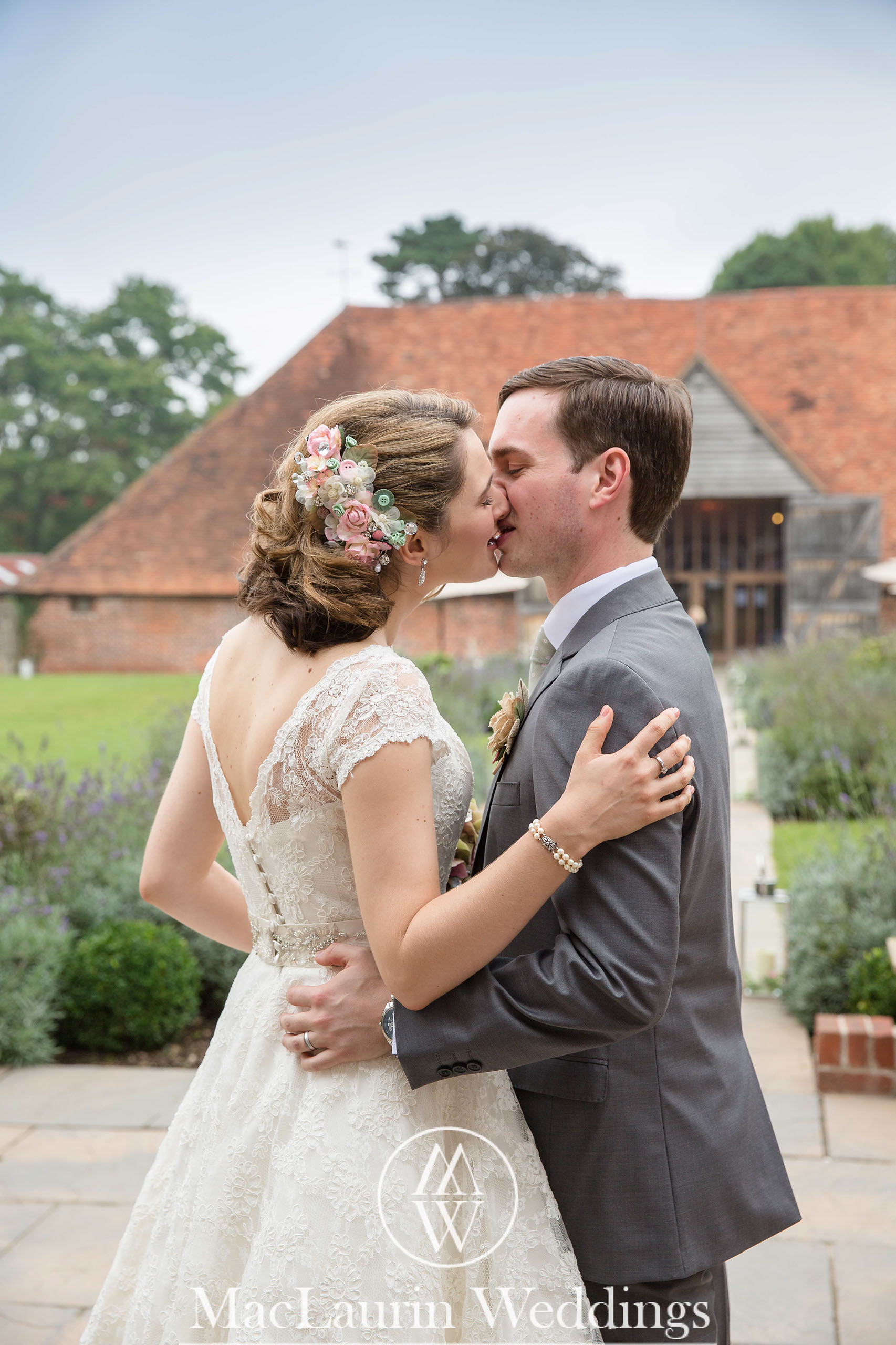 wedding hat and lovely smile, scotland wedding hat and guest with lovely smile, scotland