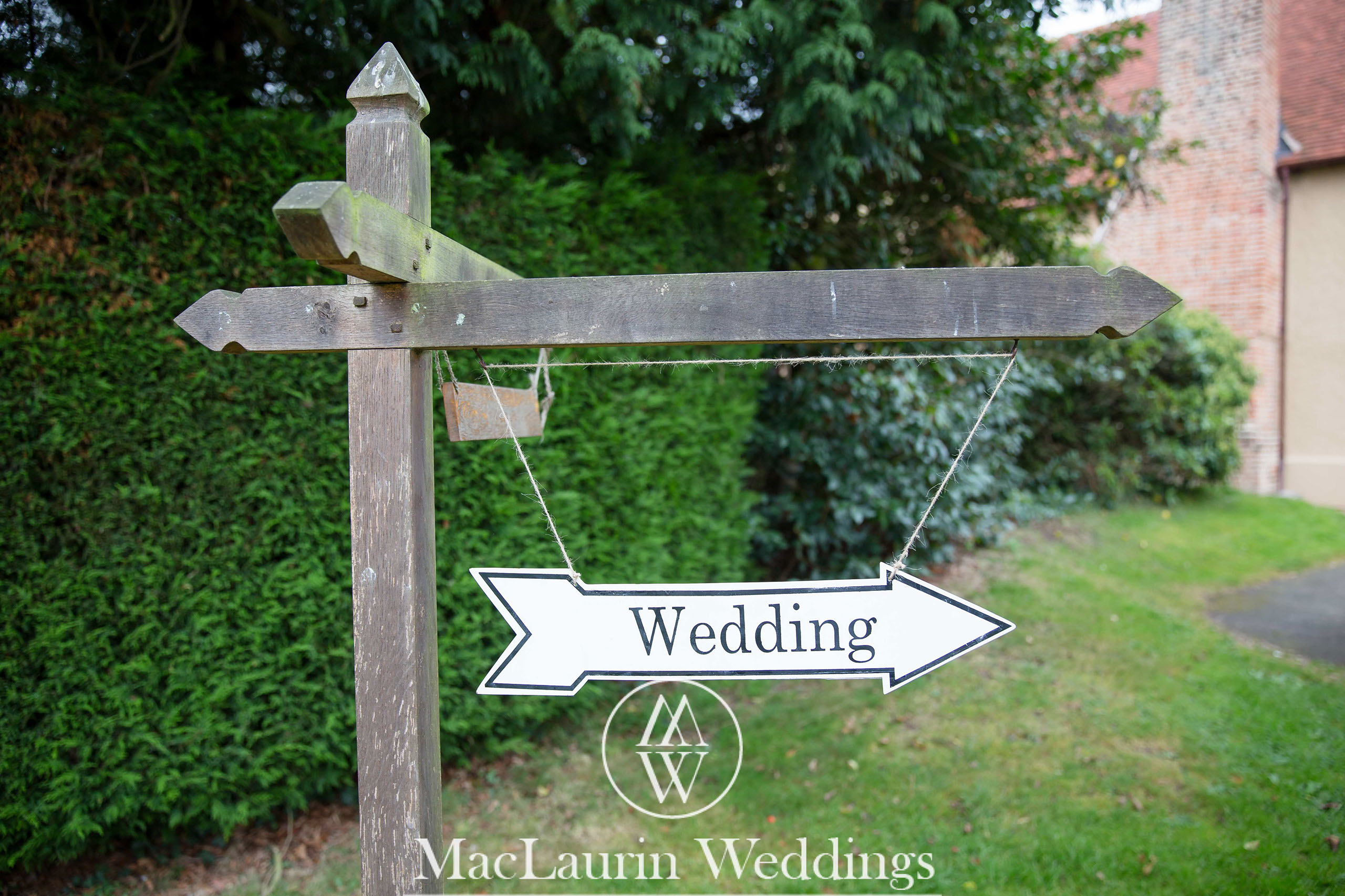 wedding hat and lovely smile, scotland wedding hat and guest with lovely smile, scotland