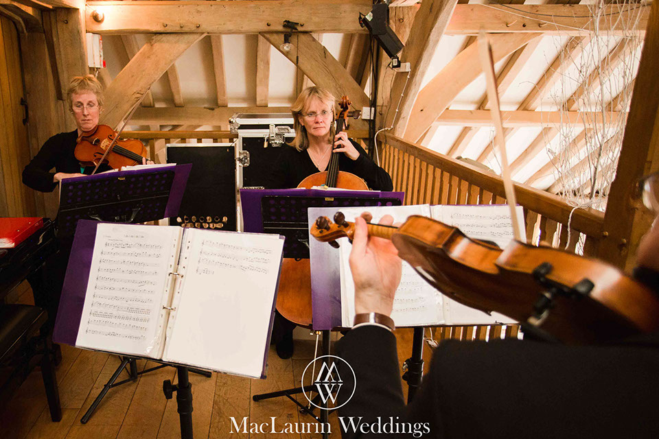 wedding music musicians playing at a wedding