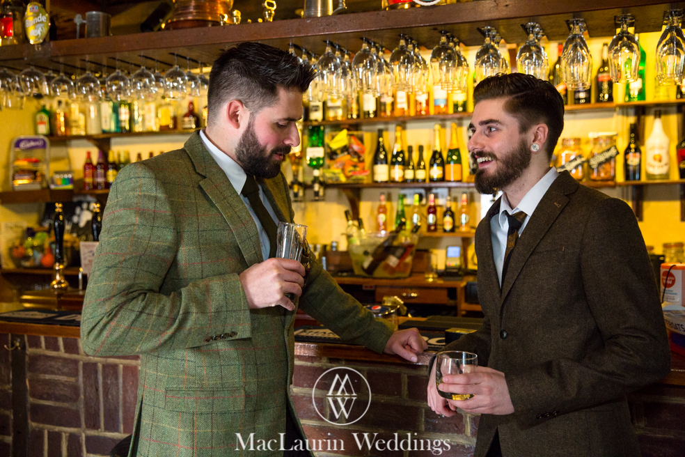 wedding hat and lovely smile, scotland wedding hat and guest with lovely smile, scotland