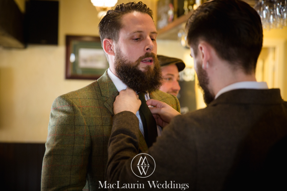 wedding hat and lovely smile, scotland wedding hat and guest with lovely smile, scotland