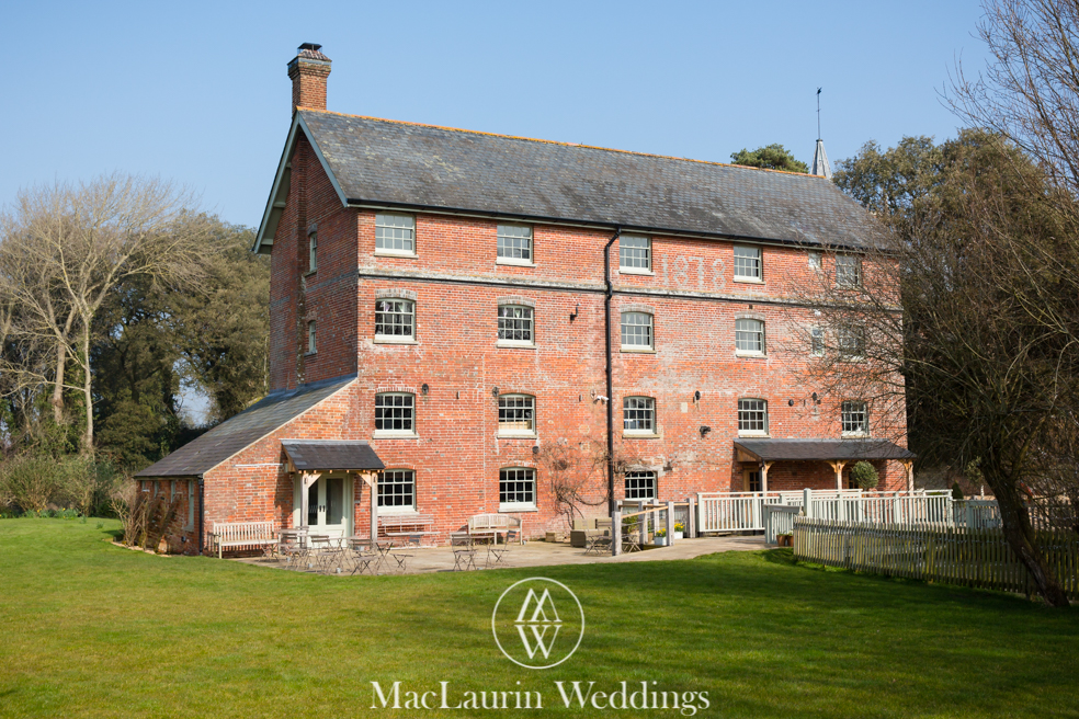 wedding hat and lovely smile, scotland wedding hat and guest with lovely smile, scotland
