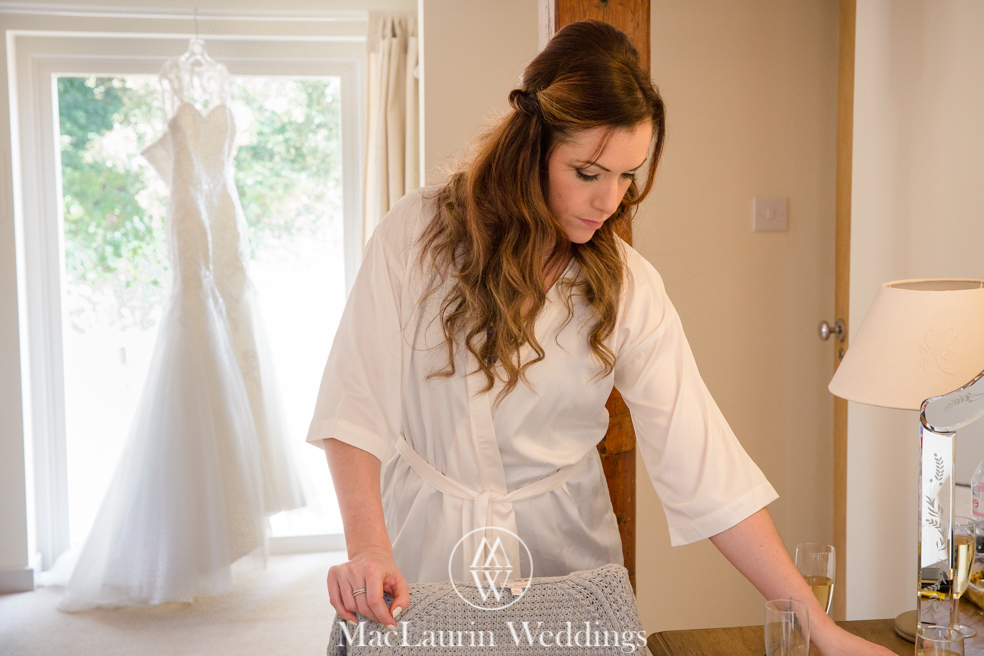 wedding hat and lovely smile, scotland wedding hat and guest with lovely smile, scotland