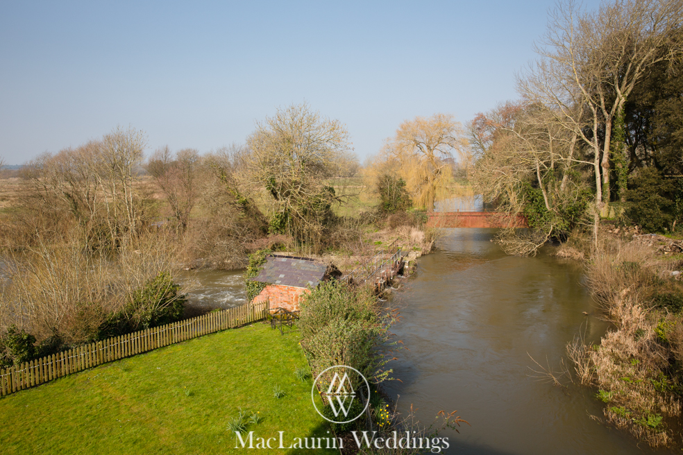 wedding hat and lovely smile, scotland wedding hat and guest with lovely smile, scotland