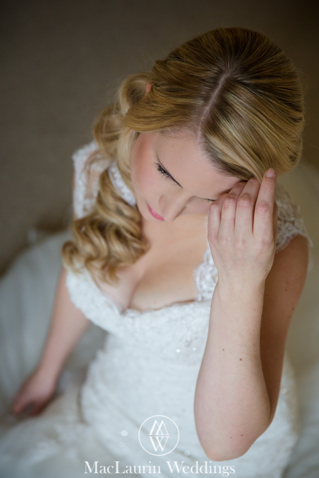 wedding hat and lovely smile, scotland wedding hat and guest with lovely smile, scotland
