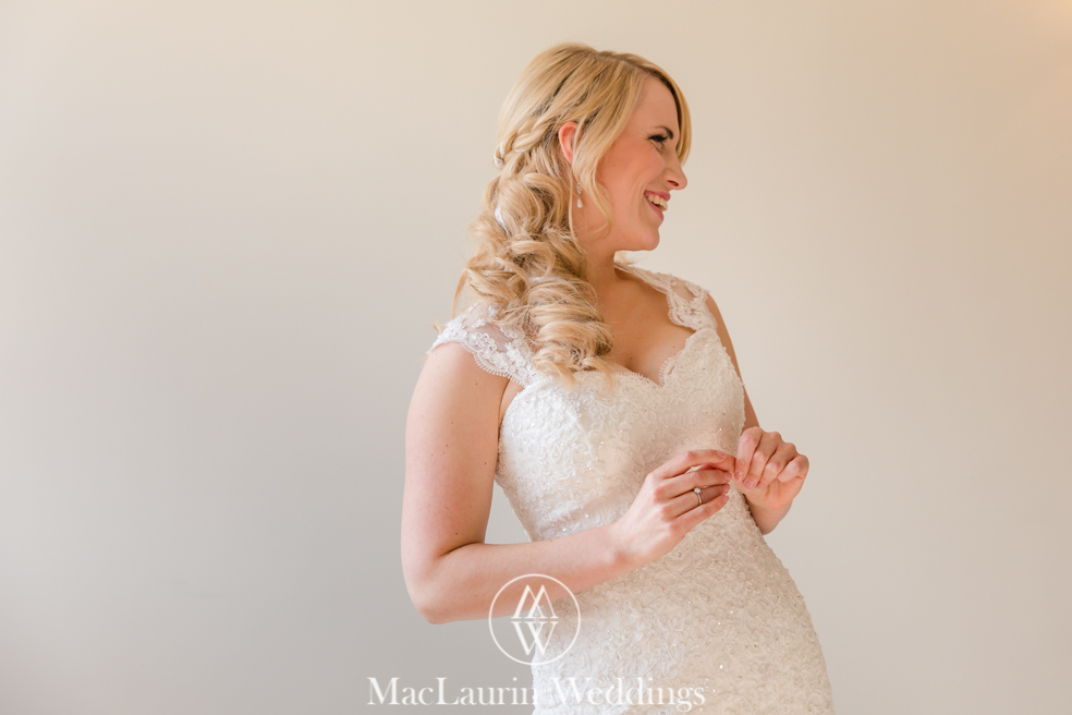 wedding hat and lovely smile, scotland wedding hat and guest with lovely smile, scotland