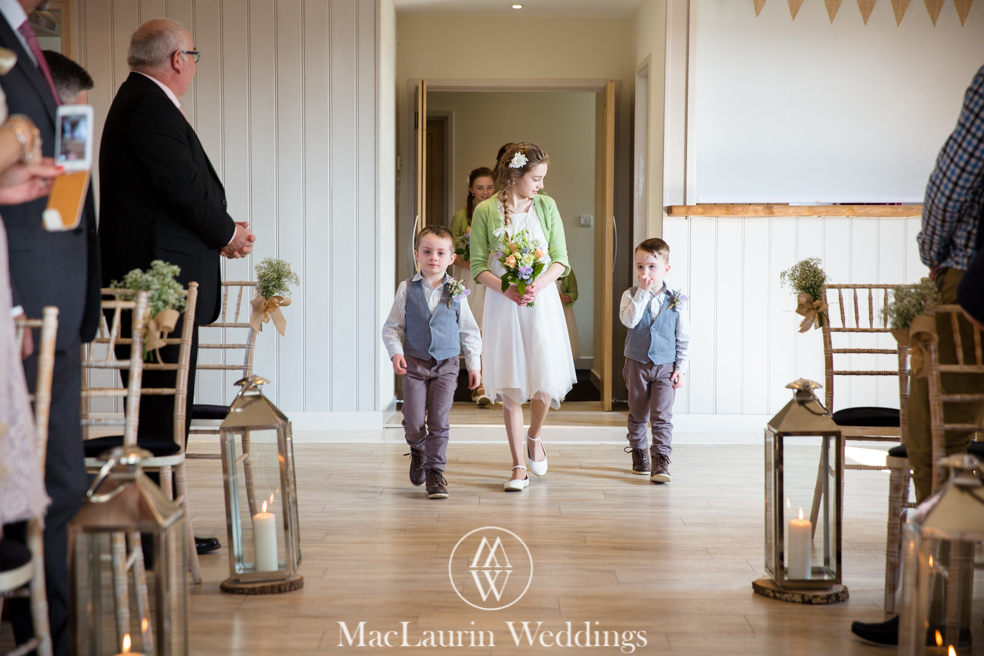 wedding hat and lovely smile, scotland wedding hat and guest with lovely smile, scotland