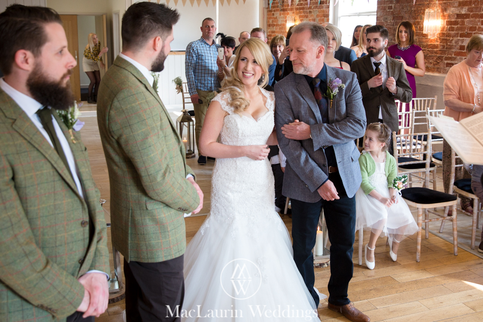 wedding hat and lovely smile, scotland wedding hat and guest with lovely smile, scotland