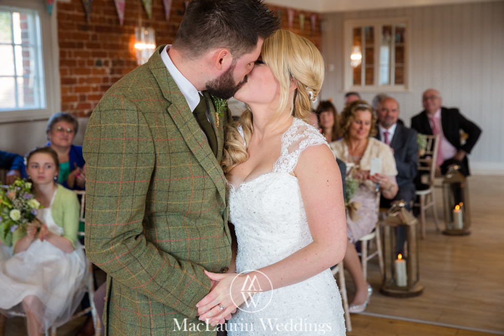 wedding hat and lovely smile, scotland wedding hat and guest with lovely smile, scotland
