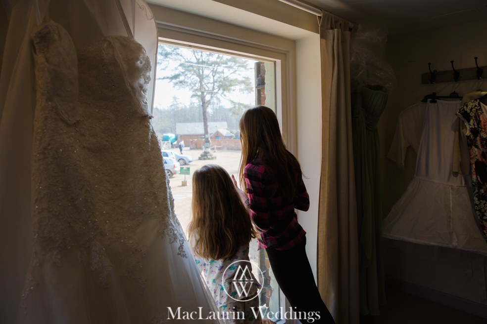 wedding hat and lovely smile, scotland wedding hat and guest with lovely smile, scotland