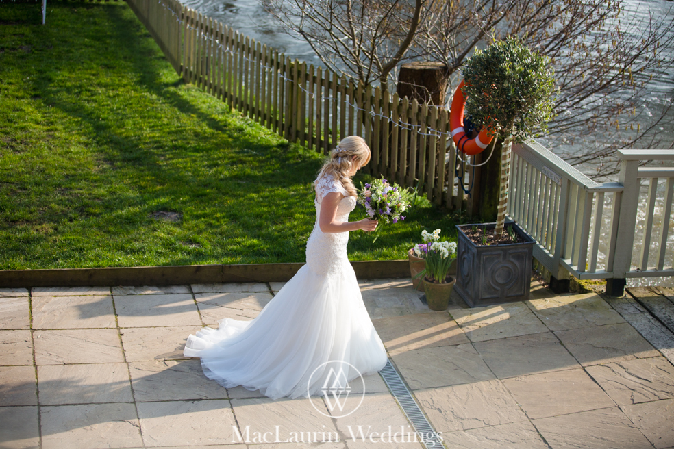 wedding hat and lovely smile, scotland wedding hat and guest with lovely smile, scotland