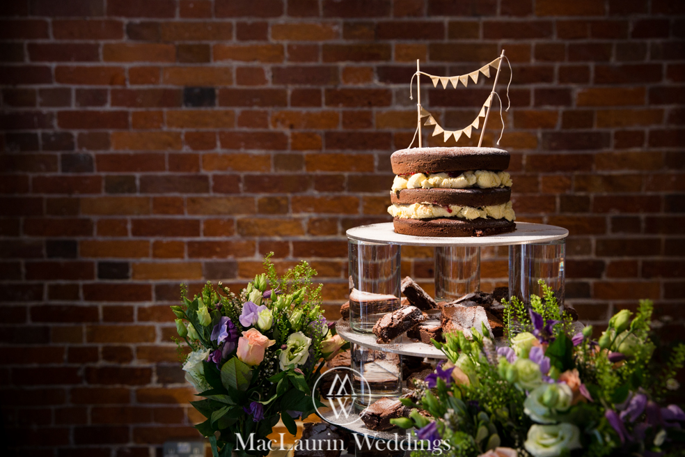 wedding hat and lovely smile, scotland wedding hat and guest with lovely smile, scotland